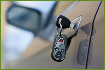 Neighborhood Locksmith Services Pembroke, MA 781-326-4423 - 18-car-unlock